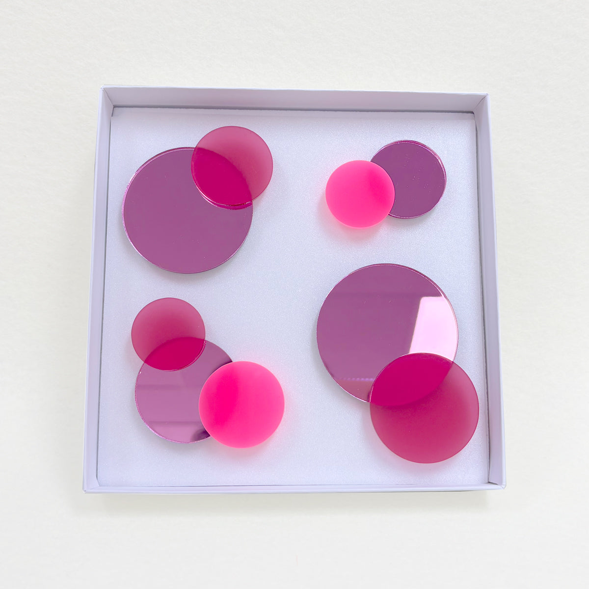 Wallfetti magnetic mirrorset